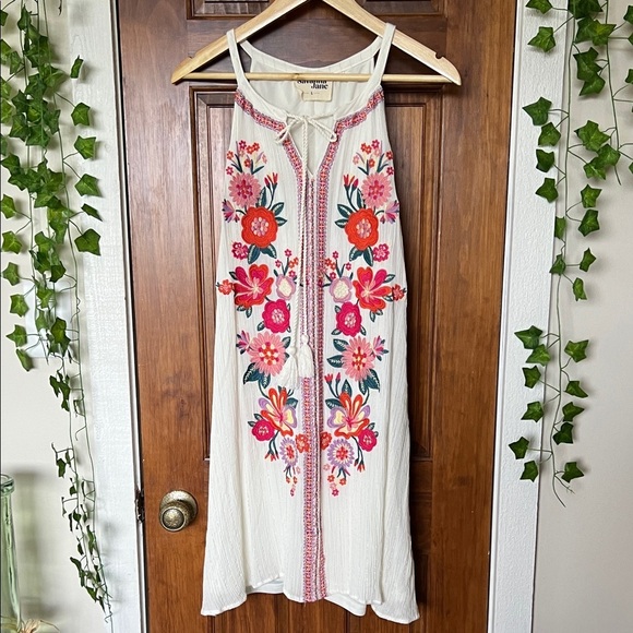 Savanna Jane Dresses & Skirts - SAVANNA JANE Floral Embroidered Sleeveless Tie-Neck Mini Dress in Cream | Large